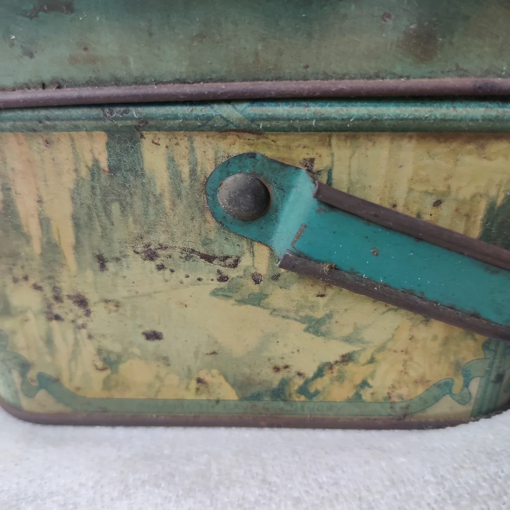 VTG Nautical Ship Biscuit Tin US Landmarks Handle Loose-Wiles Handle Octagon